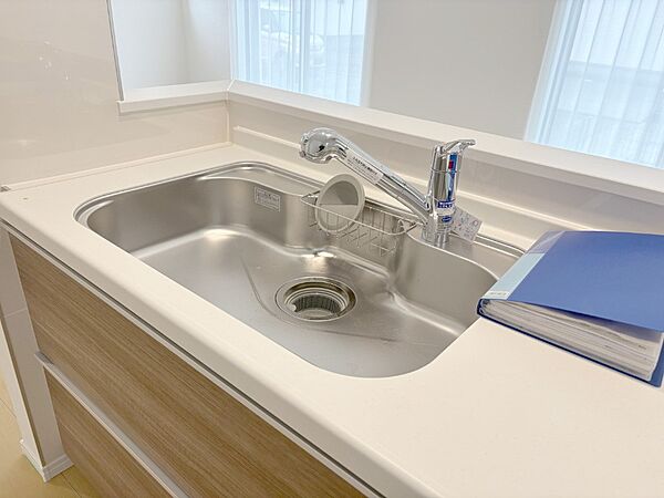 いつでも清潔なおいしいお水を。一つの水栓で水道水と浄水を使い分け。