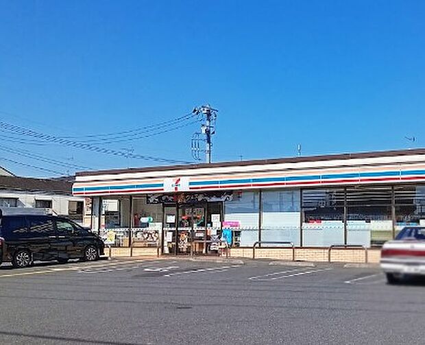 コンビニ 300m セブン-イレブン 草加花栗3丁目店