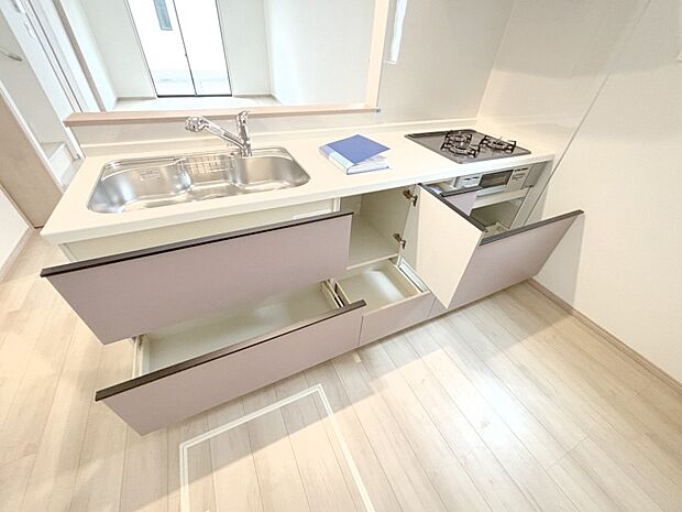 使いやすさを優先したスライド式収納タイプ!