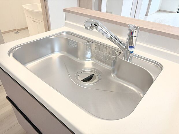 いつでも清潔なおいしいお水を。一つの水栓で水道水と浄水を使い分け。