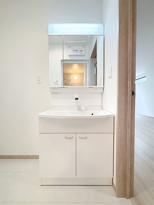 清潔感のある快適空間です。毎日の身支度も気持ち良くお使い頂けます。