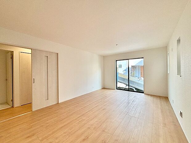 落ち着いた雰囲気のLDKは家族みんなの快適空間