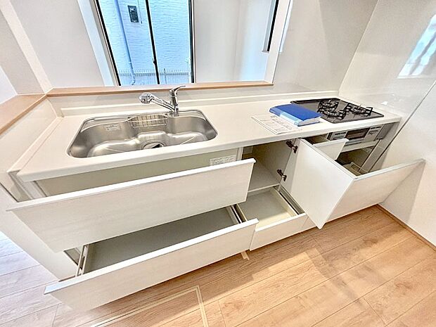 使いやすさを優先したスライド式収納タイプ！