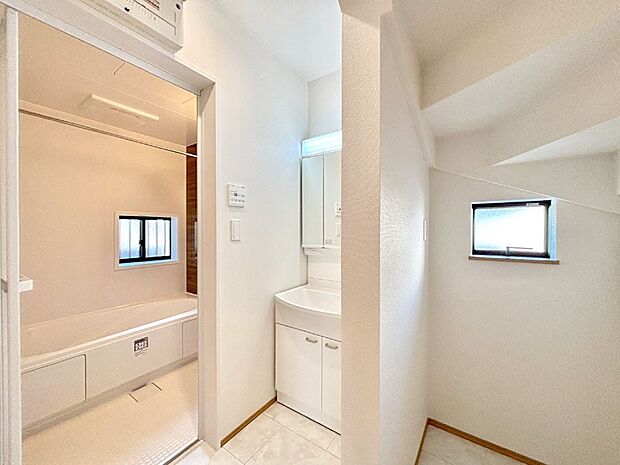 清潔感のある快適空間です。毎日の身支度も気持ち良くお使い頂けます。 