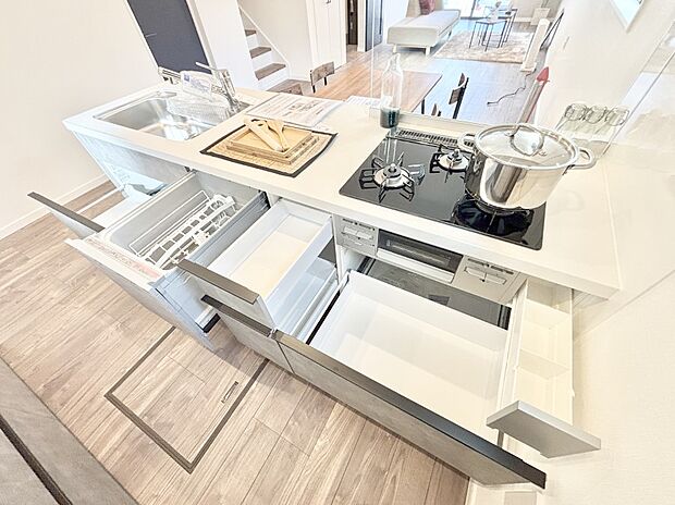 使いやすさを優先したスライド式収納タイプ!