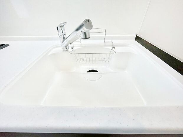 広々としたシンクでお料理やお皿洗いもラクラク快適に！