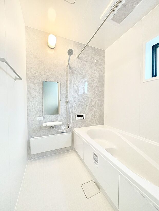 落ち着いた雰囲気でゆっくりお寛ぎいただけるバスルーム