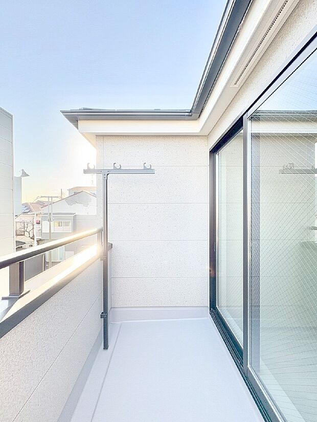 ゆったりバルコニーだから沢山お洗濯ものを干せます。