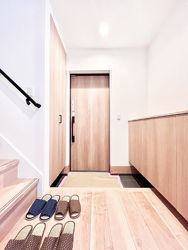 家族の帰宅やお客様をあたたかく迎える玄関