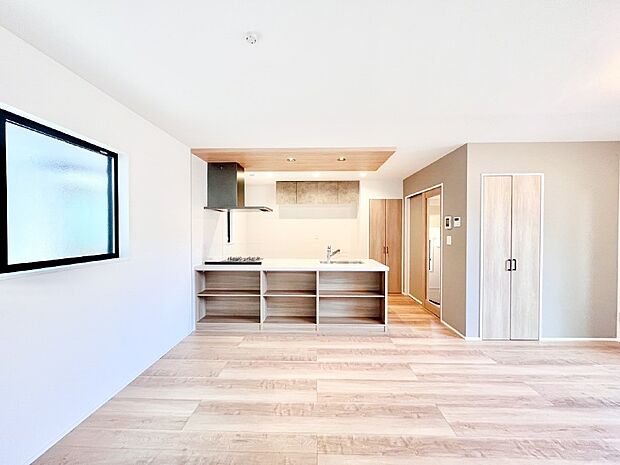 家族団らんの時間も増えそうなくつろぎのLDK。うれしい収納付き。