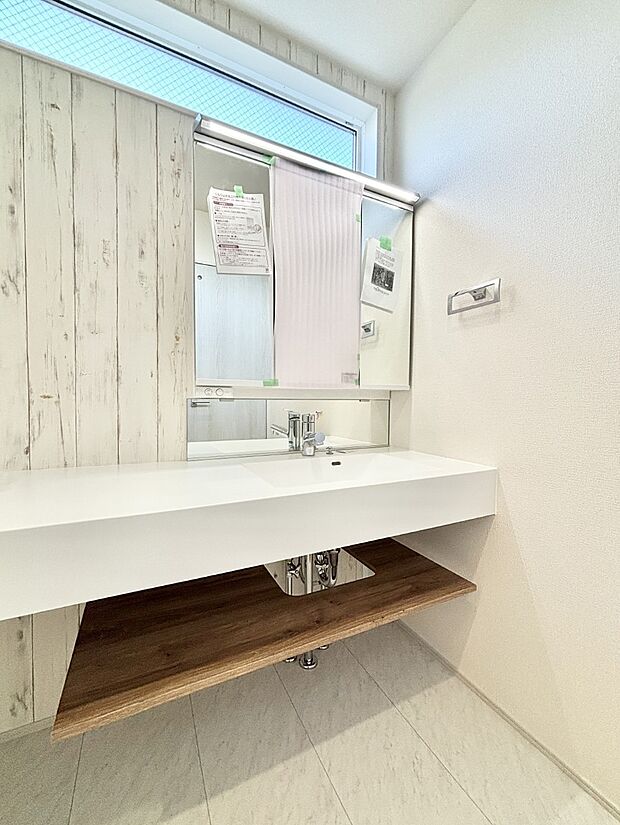 収納力と機能性に優れた洗面化粧台