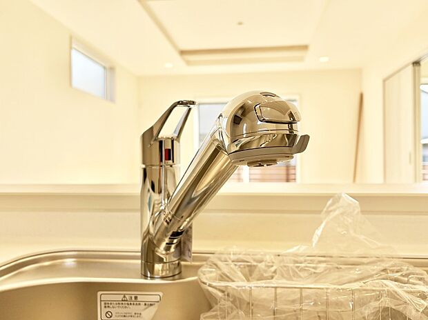 いつでも清潔なおいしいお水を。一つの水栓で水道水と浄水を使い分け。