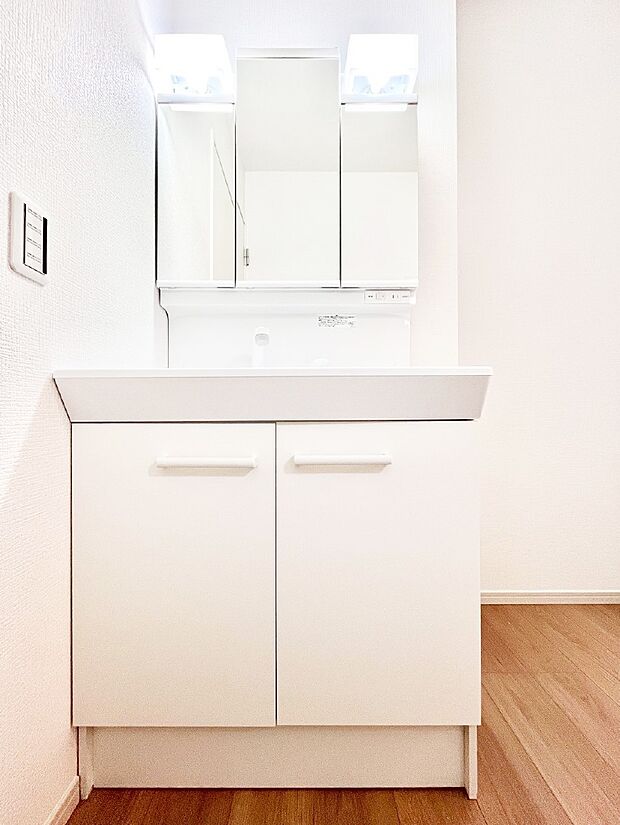 収納力と機能性に優れた洗面化粧台