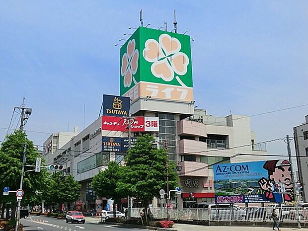 スーパー 800m ライフ吉川駅前店