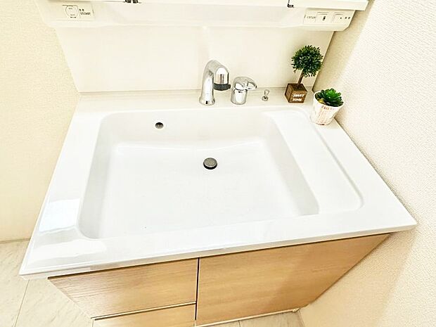 ハンドシャワー付き!使いやすい洗面台。