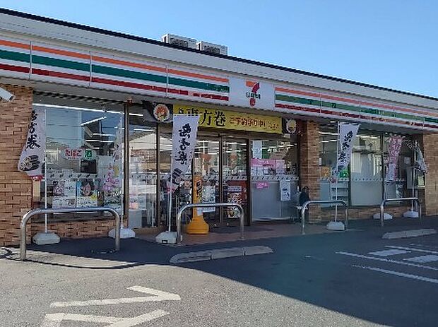 コンビニ 600m セブン-イレブン 草加北谷1丁目店