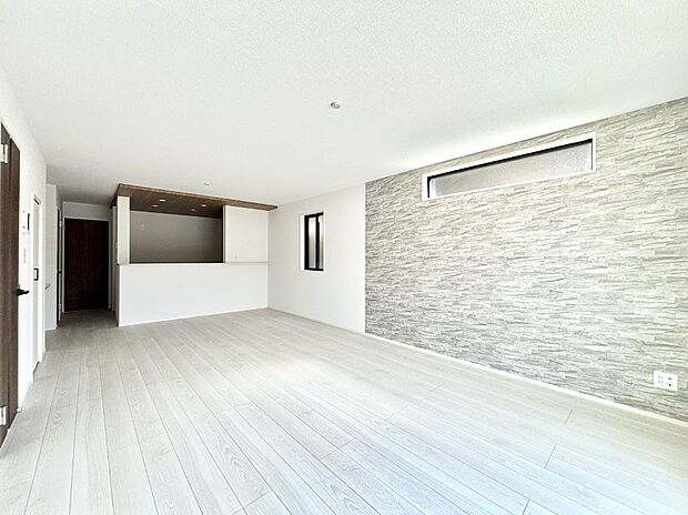 落ち着いた雰囲気のLDKは家族みんなの快適空間