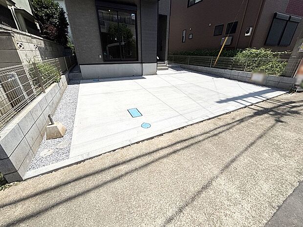 カースペースは2台駐車可。セカンドカーや来客時に便利です!