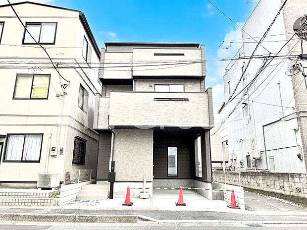 洗練された外観、上質な住空間が広がる室内は永く安心して過ごせる住居です。