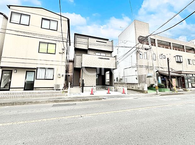 前面道路はきちんと整備されています