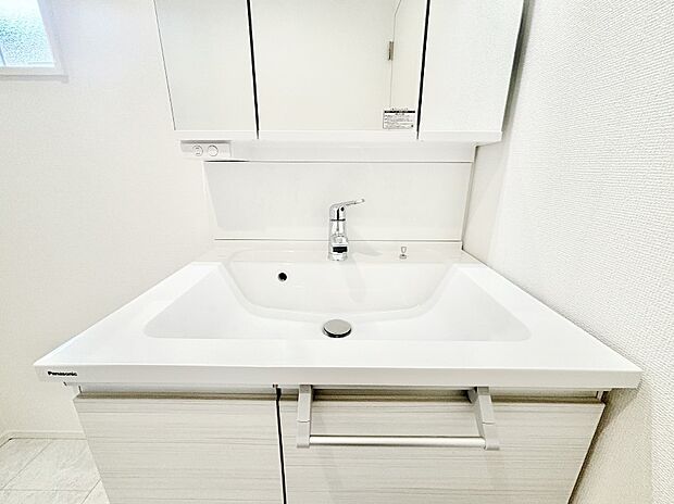 ハンドシャワー付き！使いやすい洗面台。