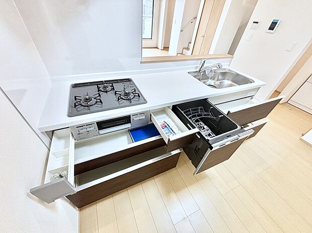 使いやすさを優先したスライド式収納タイプ!