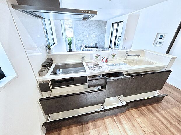 使いやすさを優先したスライド式収納タイプ!