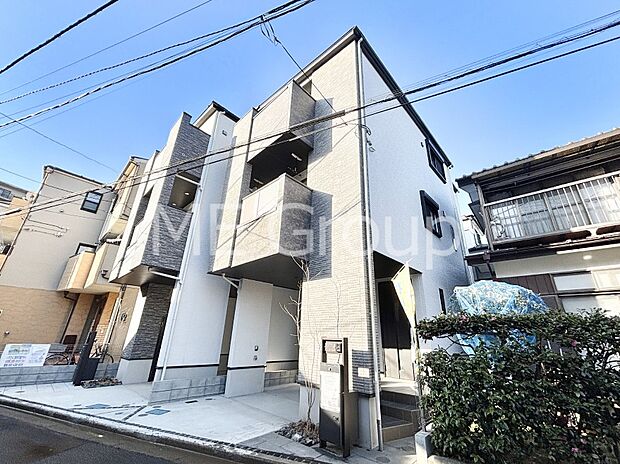 洗練された外観、上質な住空間が広がる室内は永く安心して過ごせる住居です。