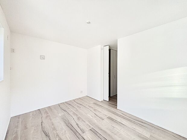 使いやすい形でベットや家具の置き方にも困ることもありません。