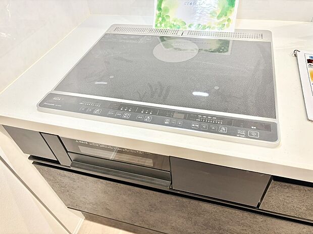 IHクッキングヒーターは天板の調理面がフラットなので調理後はサッと一拭きするだけ!