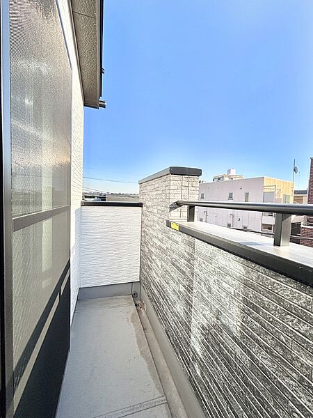 ゆったりバルコニーだから沢山お洗濯ものを干せます。