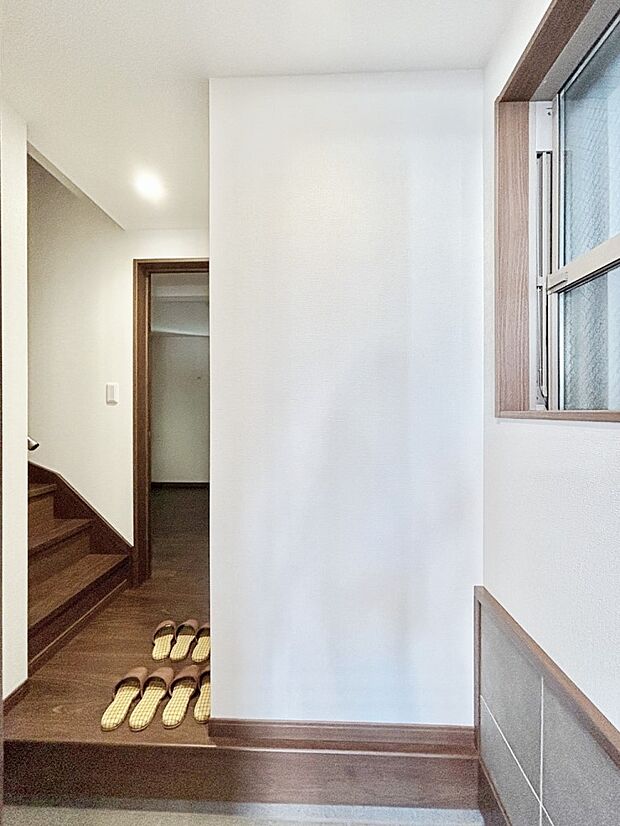 いつもきれいにしておきたい玄関ですね。