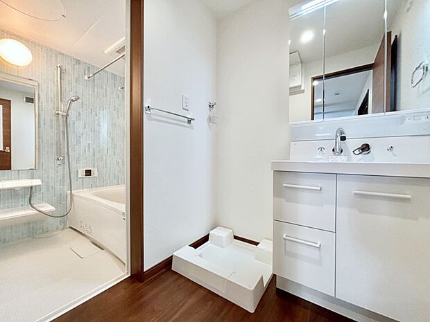 清潔感ある洗面化粧室で朝の身支度も快適