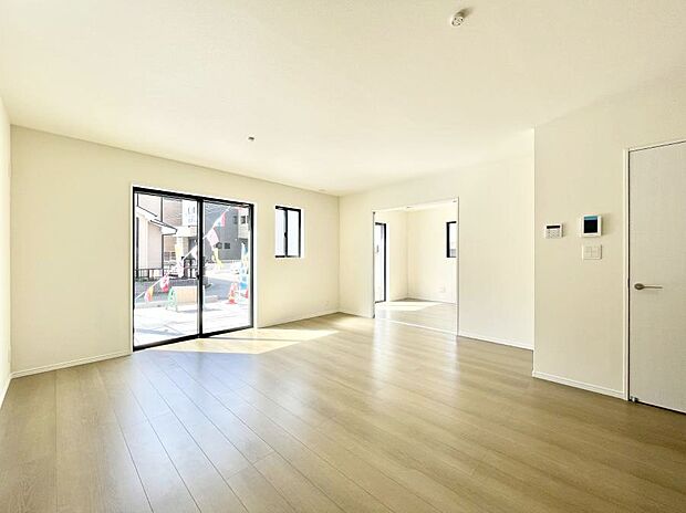 家族の笑顔が自然と生まれてくる、そんな雰囲気のダイニングに仕上がっています。