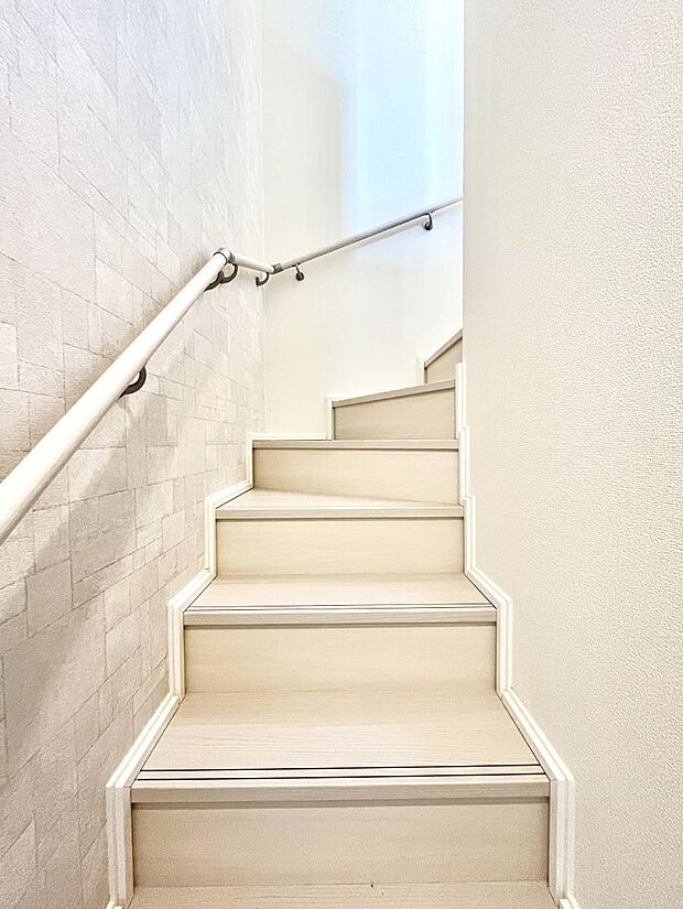 安全性を考慮し階段には手すりを設置しています