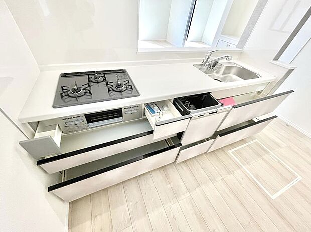 使いやすさを優先したスライド式収納タイプ!