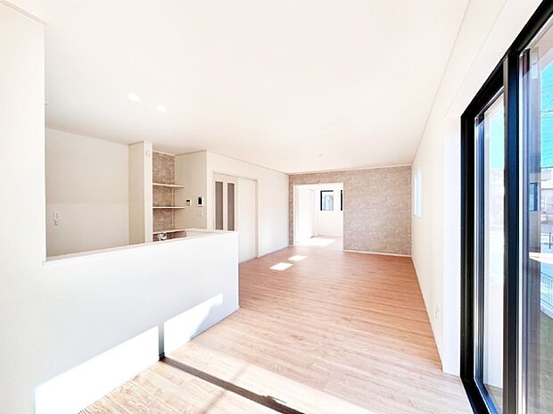 家族の笑顔が自然と生まれてくる、そんな雰囲気のダイニングに仕上がっています