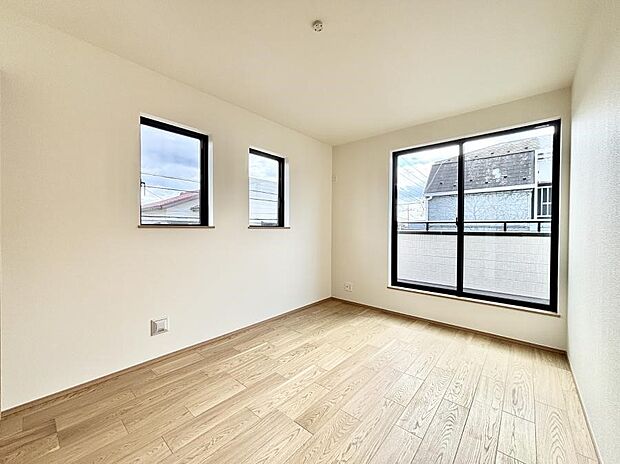 明るいバルコニーサイドに洋室を設置。目覚めの良い寝室に。