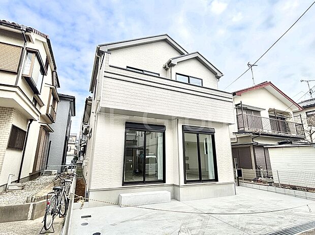 洗練された外観、上質な住空間が広がる室内は永く安心して過ごせる住居です。