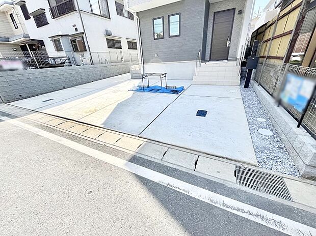 駐車2台可能!急なお客様の駐車に。また、ご家族の自転車スペースとしても大活躍。