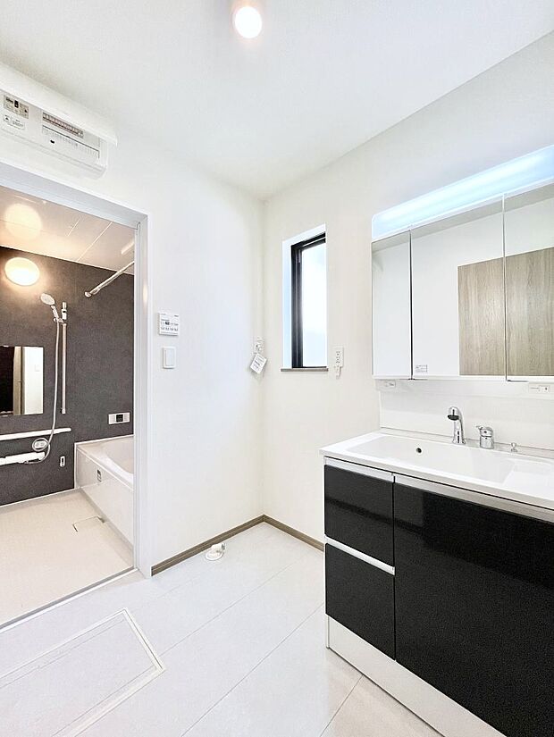 清潔感のある快適空間です。毎日の身支度も気持ち良くお使い頂けます。 