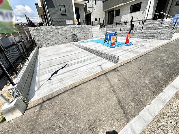 駐車2台可能!急なお客様の駐車に。また、ご家族の自転車スペースとしても大活躍。