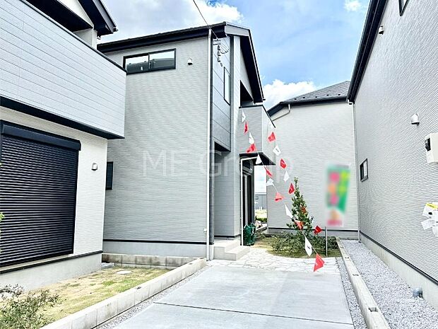 奥まった地形は、車道に面しておらず、静かでプライベート感を味わえる立地です。