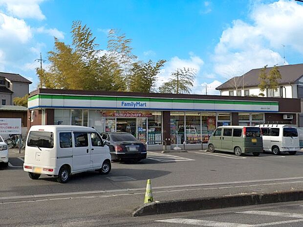 コンビニ 600m ファミリーマート 東狭山ヶ丘一丁目店