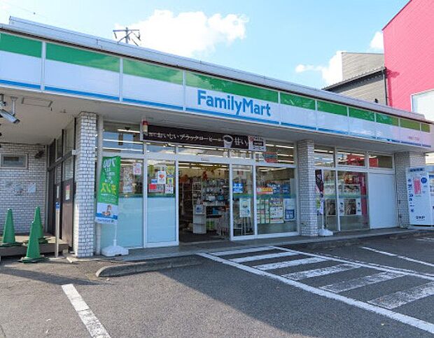 コンビニ 1000m ファミリーマート 小金原八丁目店