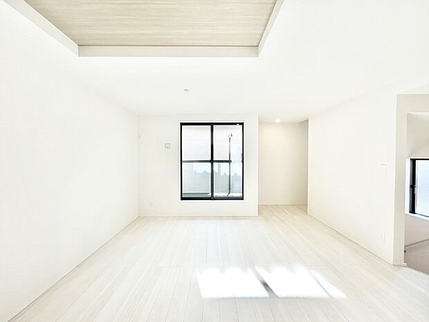 家族団らんの時間も増えそうなくつろぎのリビングダイニング。   