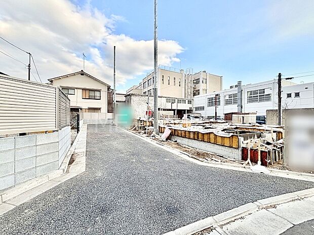 奥まった地形は、車道に面しておらず、静かでプライベート感を味わえる立地です。