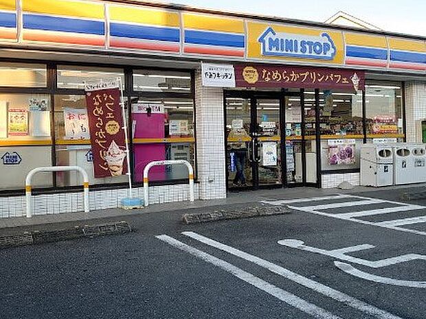 コンビニ 600m ミニストップ 岩槻徳力店