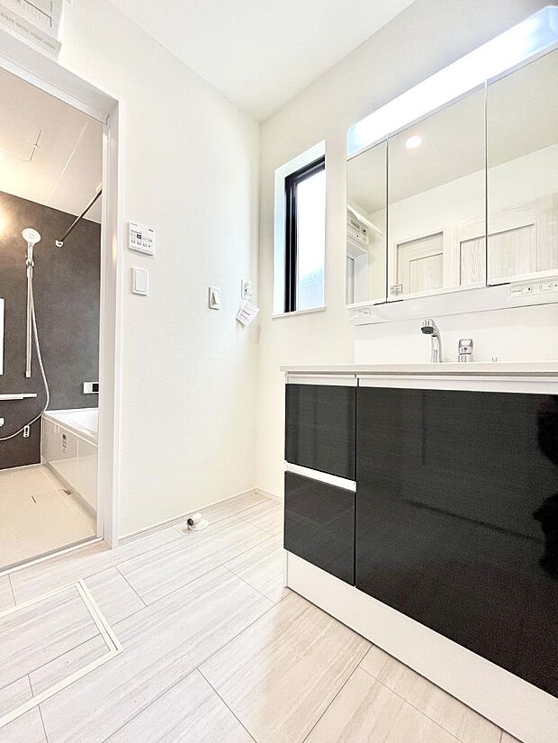 清潔感のある快適空間です。毎日の身支度も気持ち良くお使い頂けます。