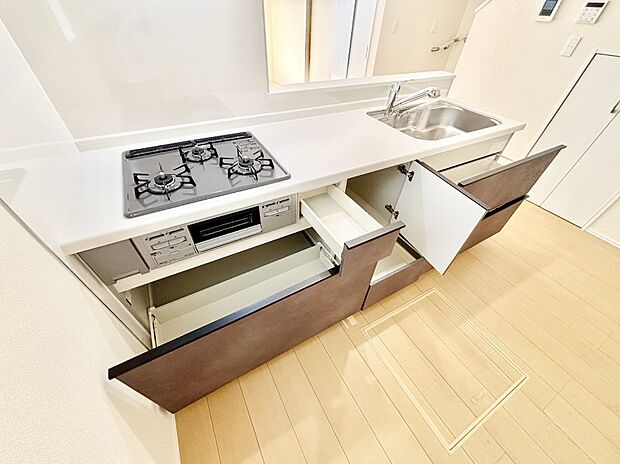 使いやすさを優先したスライド式収納タイプ!